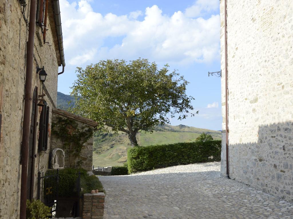 Belvilla By Oyo Graceful Apartment With Garden Petrella Guidi Zewnętrze zdjęcie