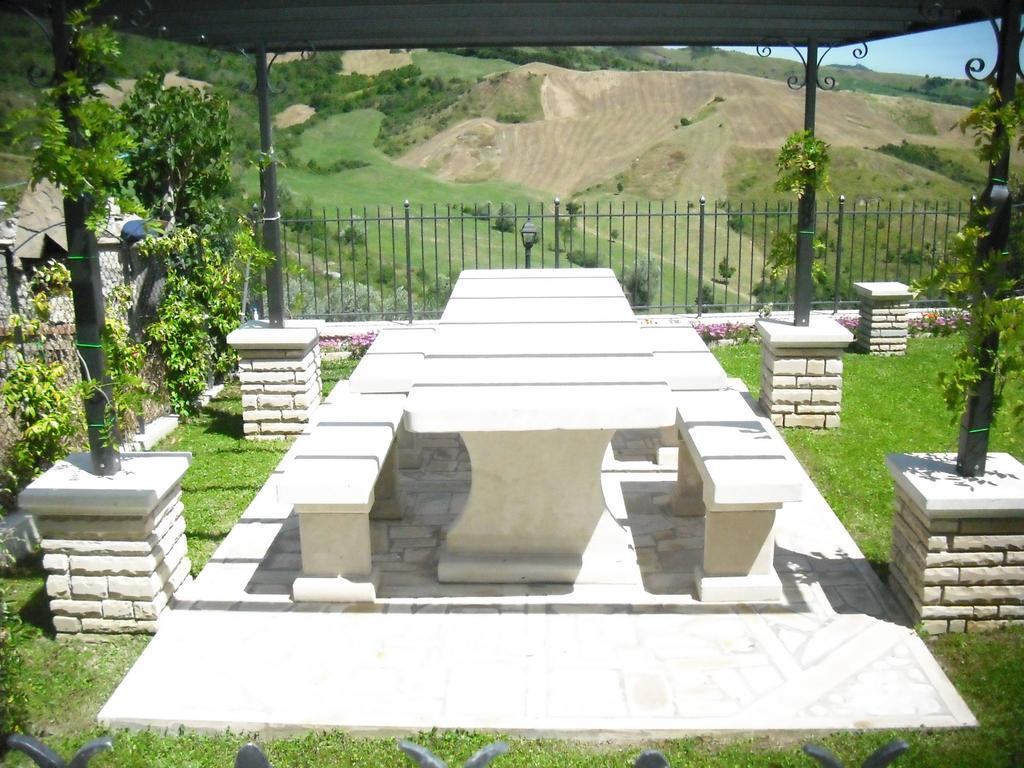 Belvilla By Oyo Graceful Apartment With Garden Petrella Guidi Zewnętrze zdjęcie