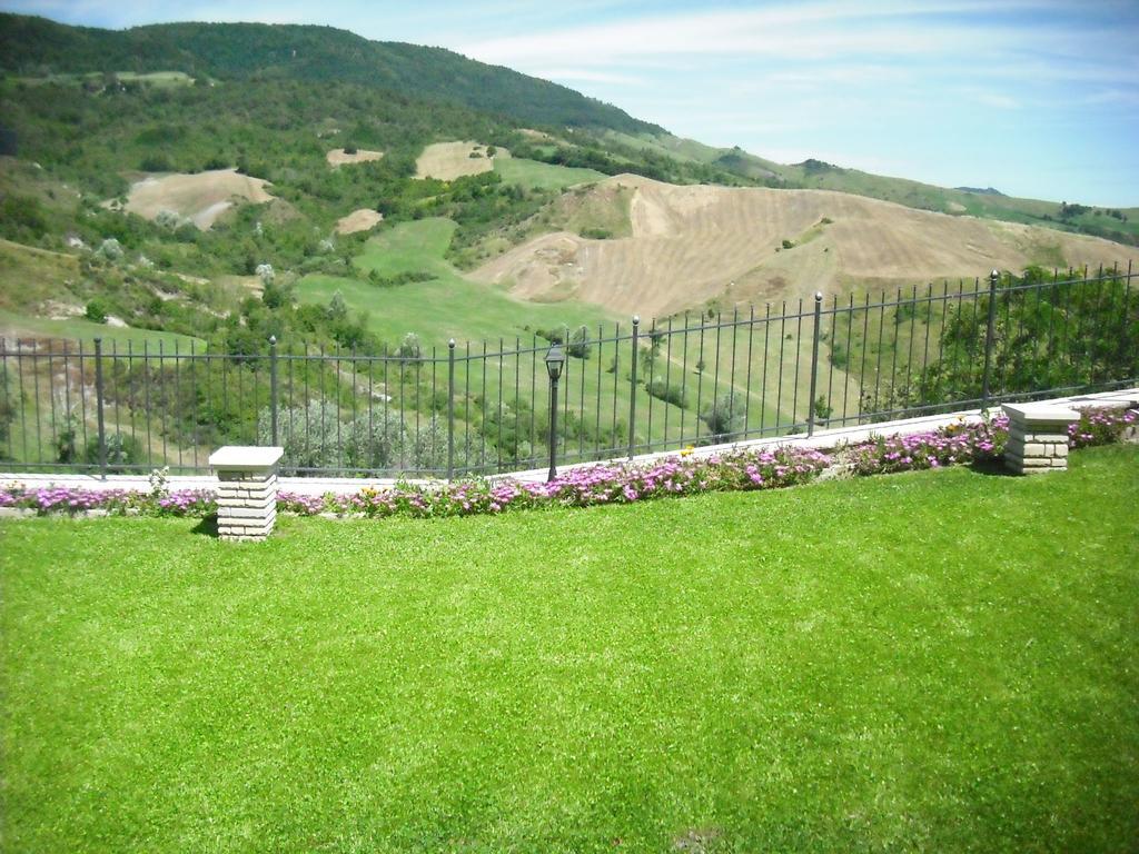 Belvilla By Oyo Graceful Apartment With Garden Petrella Guidi Zewnętrze zdjęcie