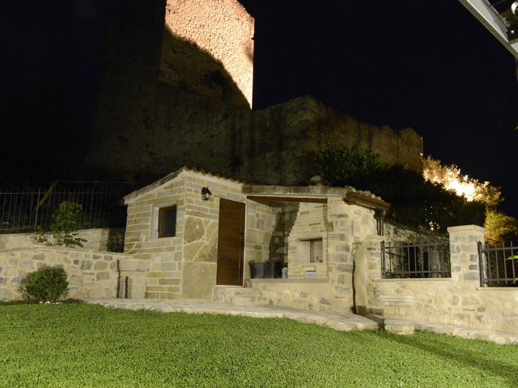 Belvilla By Oyo Graceful Apartment With Garden Petrella Guidi Zewnętrze zdjęcie